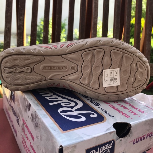 Women’s Skechers 5.5 . - Picture 4 of 8